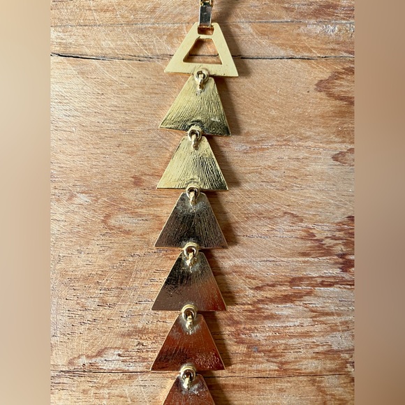 Butler Triangle link bracelet with opalescent insert - Picture 10 of 12